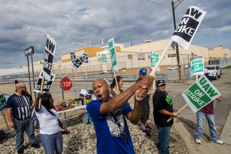 Estados Unidos: 49.000 obreros de la General Motors fueron al paro