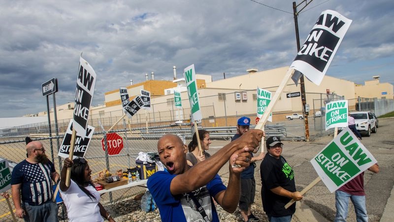 Masiva huelga en General Motors: 49.000 obreros de EE. UU. luchan por su convenio