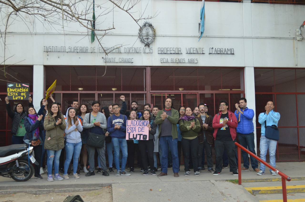 Monte Grande: acto de estudiantes y docentes en apoyo a la lucha de Chubut