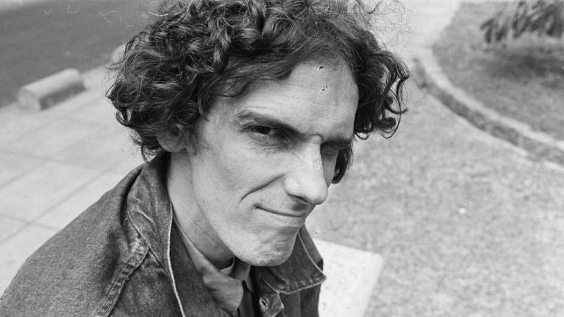 Luis Alberto Spinetta y una biografía que va más allá de su ser como músico