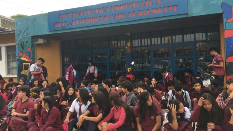 Jujuy: estudiantes de la escuela Técnica protestaron contra abusos de las autoridades 