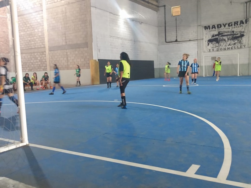 Se realizó el primer torneo de fútbol femenino en Madygraf