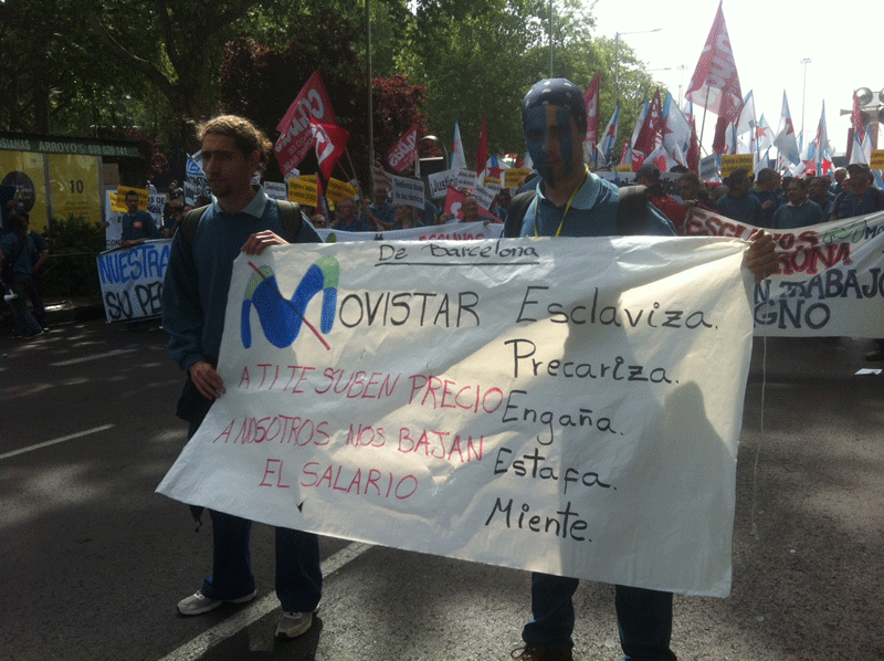 La “marea azul” de los trabajadores de Movistar inunda las calles de Madrid 