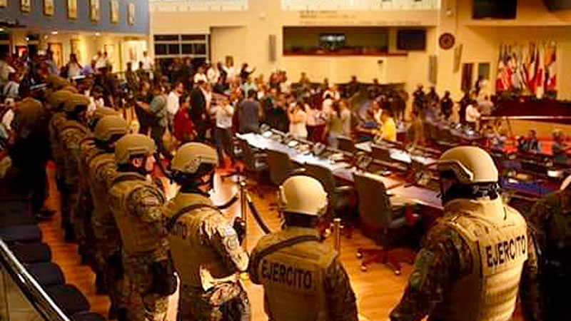 Bukele militariza Asamblea Legislativa para presionar aprobación de millonario préstamo para plan de seguridad