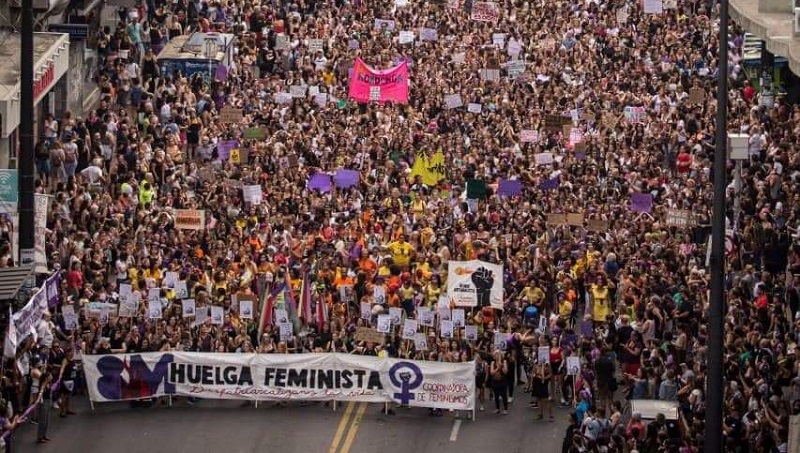 8M Uruguay: cientos de miles de mujeres en las calles de Montevideo