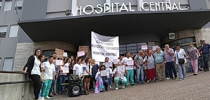 Trabajadores del Hospital Central de Mendoza reclaman por sueldos impagos