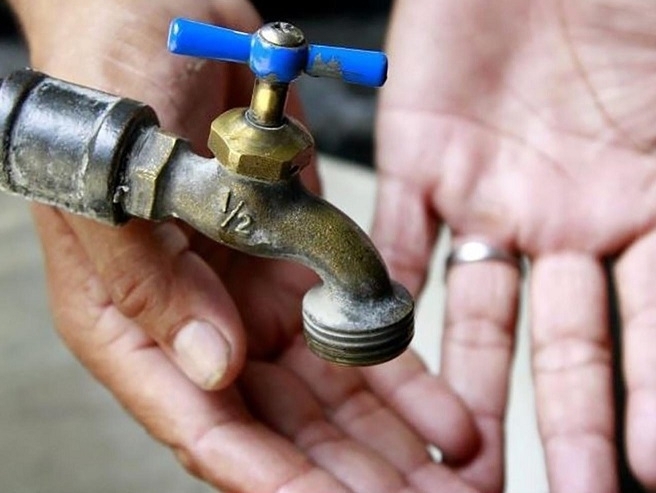 Bahía Blanca: En plena pandemia barrios enteros sin agua