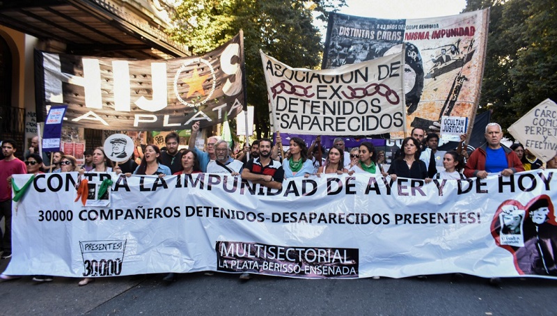 [Video] “30.000 compañeros desaparecidos presentes, a pesar de ustedes genocidas”