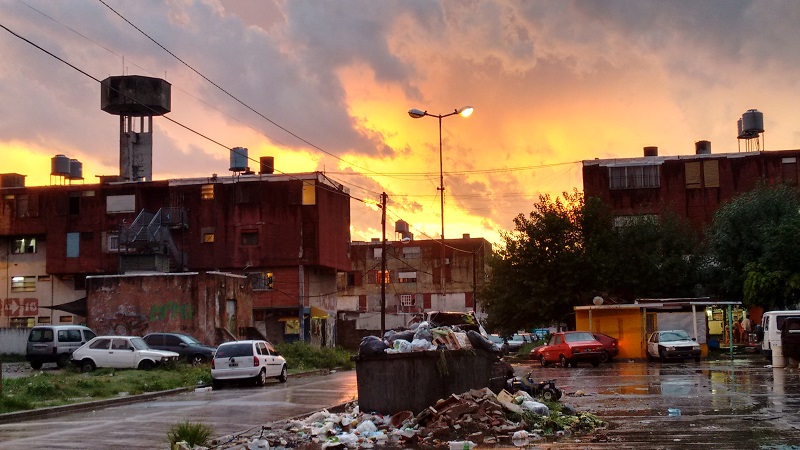 Morón: barrio Carlos Gardel, sin luz ni agua potable para la cuarentena 