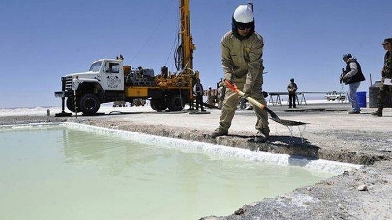 Por medio de whatsapp despiden a obreros mineros en Catamarca