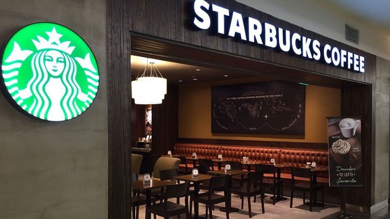 Starbucks despide y paga sueldos de $ 1500