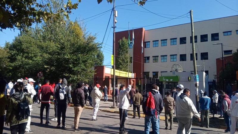 [Video] Quilmes: trabajadores de Penta reclaman en la municipalidad