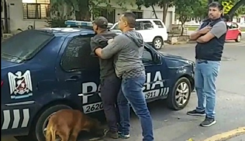 La Policía detuvo a un joven menor de edad por barrer para comer