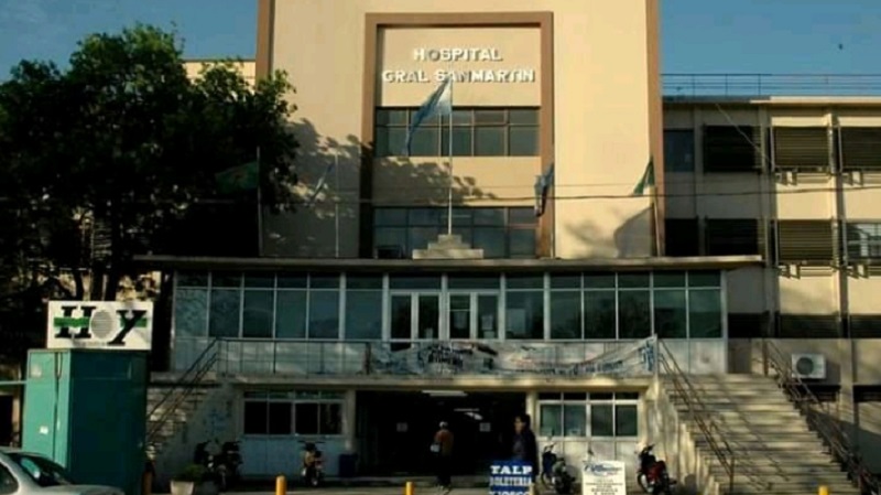 Hospital San Martín de La Plata: donde el Covid-19 se pasea por patios y pasillos