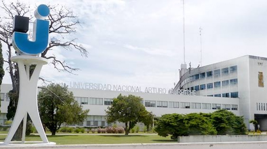 Más de 500 firmas de estudiantes exigen la apertura de los laboratorios de la UNAJ