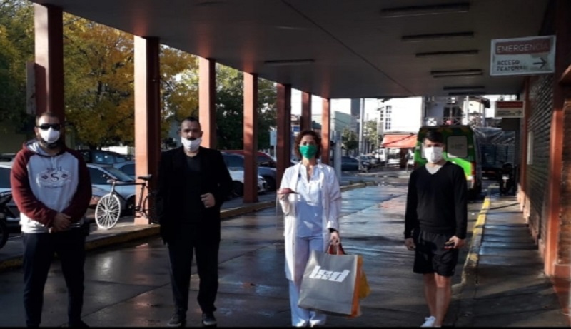 Docentes de escuela técnica de Tres de Febrero donaron mascarillas al Hospital Bocalandro