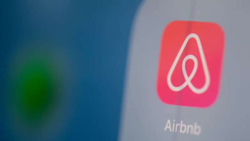 Airbnb amenaza con despedir 800 trabajadores en Barcelona