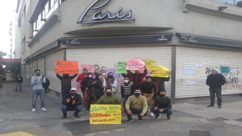 Trabajadores de la Confitería París de La Plata: “¡Dejan 33 familias en la calle, estafadores!”