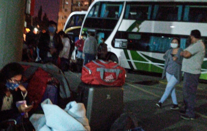 Universitarios jujeños varados en la terminal de Córdoba