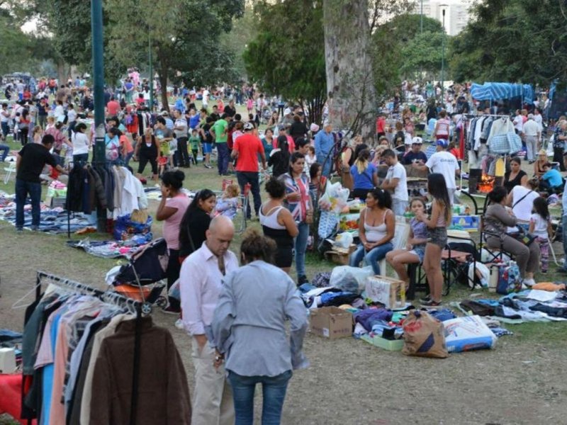 Buscan desalojar a feriantes del Parque Las Heras