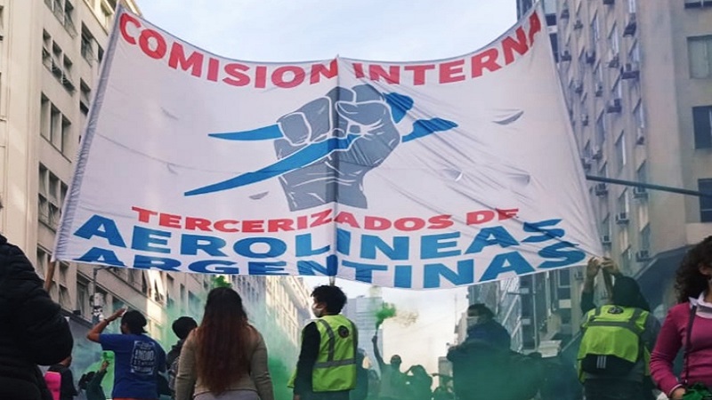 Trabajadores aeronáuticos en las calles junto con la Red de precarizados