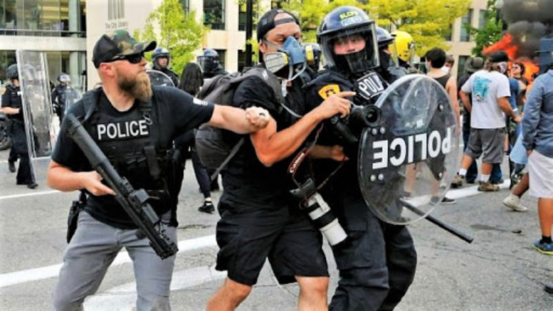 La prensa bajo ataque a manos de la policía estadounidense