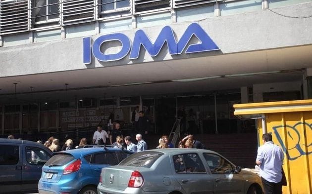 Kicillof solidario: vacía Ioma para rescatar a empresarios de la salud