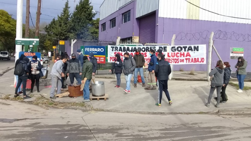 Nueva olla popular de Gotan en el Parque Industrial de Burzaco