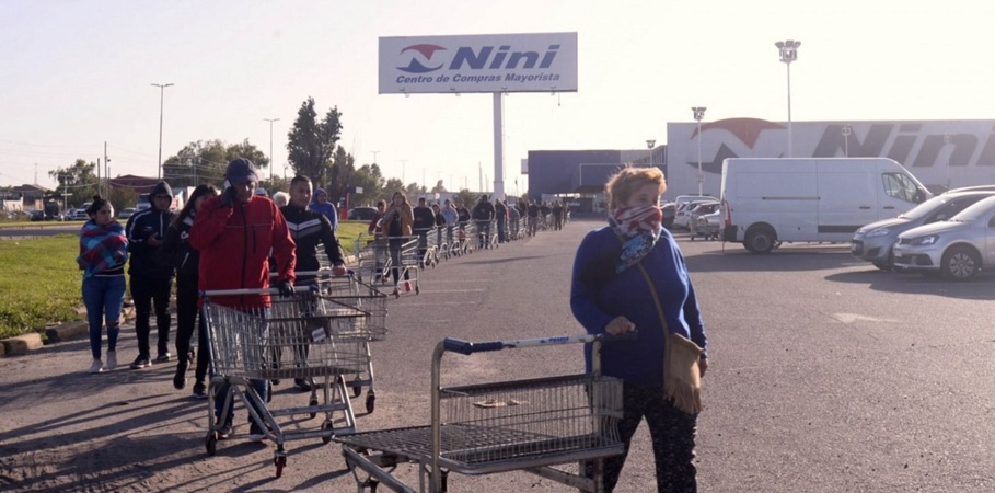 En La Plata denuncian que el supermercado Nini expone a empleados y clientes al coronavirus 