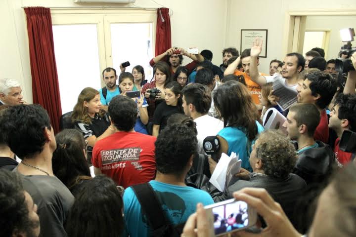 La Plata: asamblea vota la toma del decanato para que echen a Piombo y Sal Llargués 