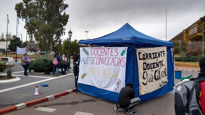 Docentes desocupados de La Pampa: Ziliotto miente y no da respuestas