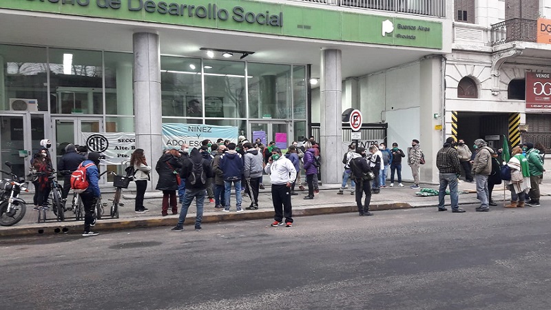 La Plata: reincorporaron a los 72 trabajadores despedidos del Organismo Provincial de Niñez 