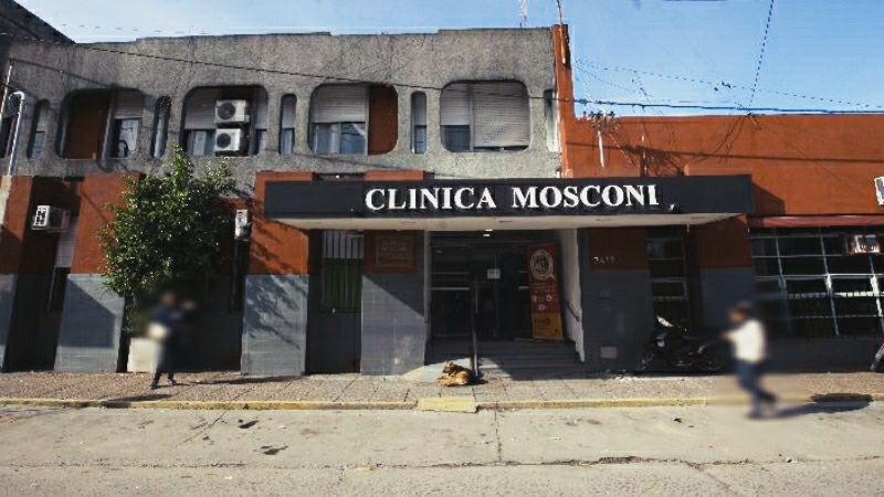 Denuncian reducción salarial al personal de salud en la Clínica Mosconi