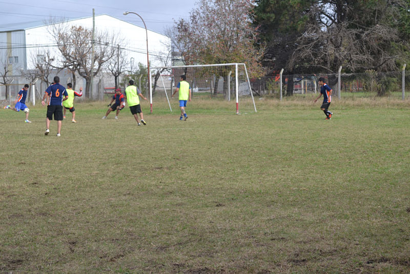 Liga Amistad Obrera: a pesar de la lluvia, buen fúltbol y solidaridad