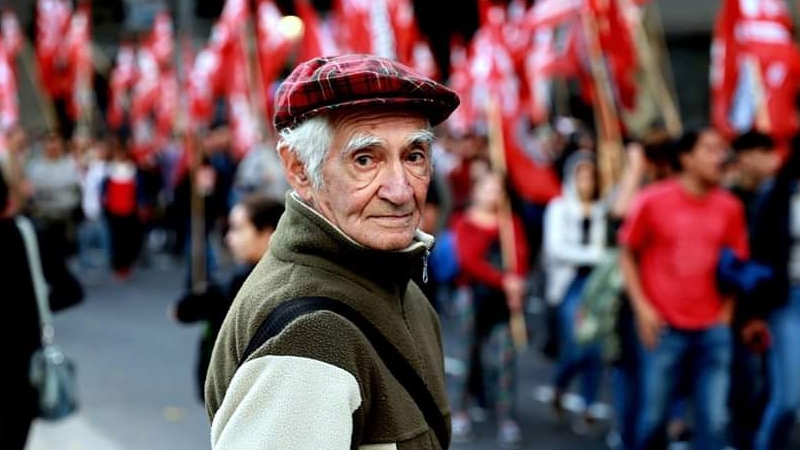 Jubilados: “El Gobierno de Fernández, entre los bancos y los jubilados, favoreció a los bancos”