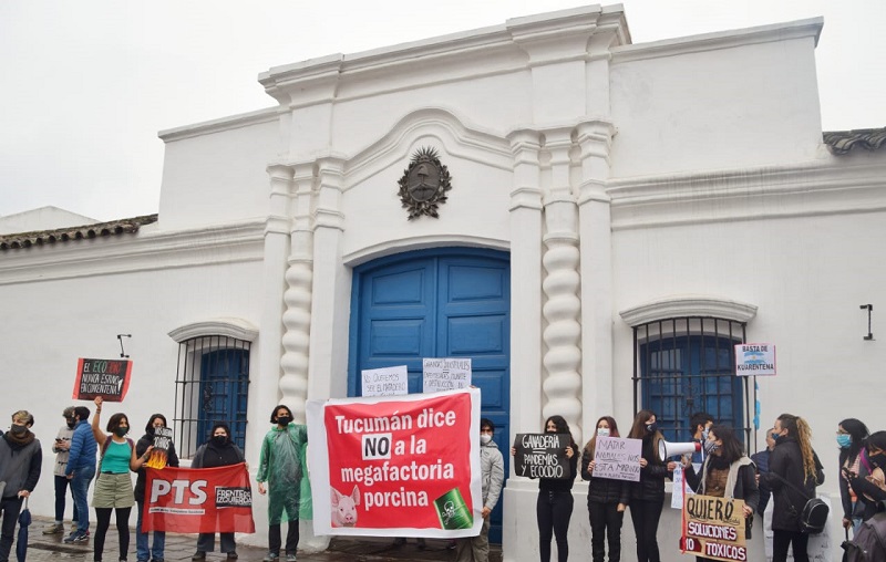 ¡Ni ahora ni en noviembre!: concentración en Tucumán contra las megafactorías porcinas