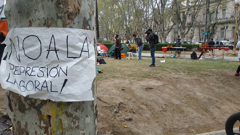 Acampe y corte de artistas callejeros en Rosario