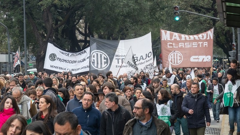 Estatales se movilizan: rechazo a la propuesta paritaria y apoyo a las familias de Guernica