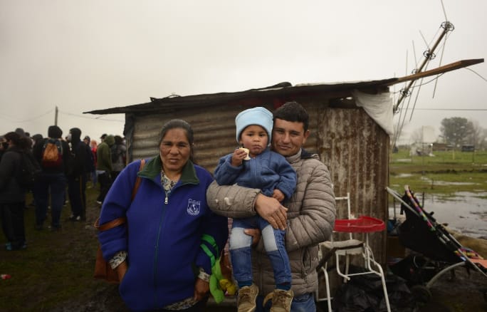 La “propuesta” del Gobierno en Guernica: pasar las noches en un parador o chapas para una casilla