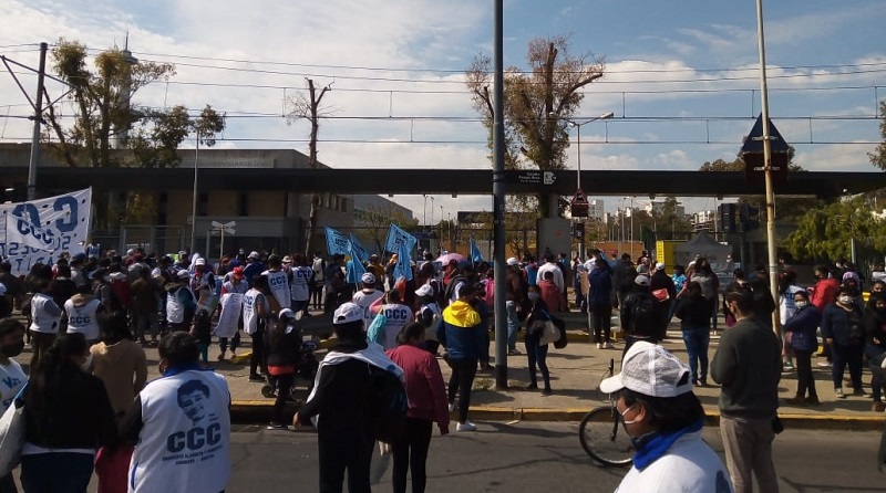 Trabajadores y vecinos se movilizaron por la terminación del Hospital Grierson en Lugano