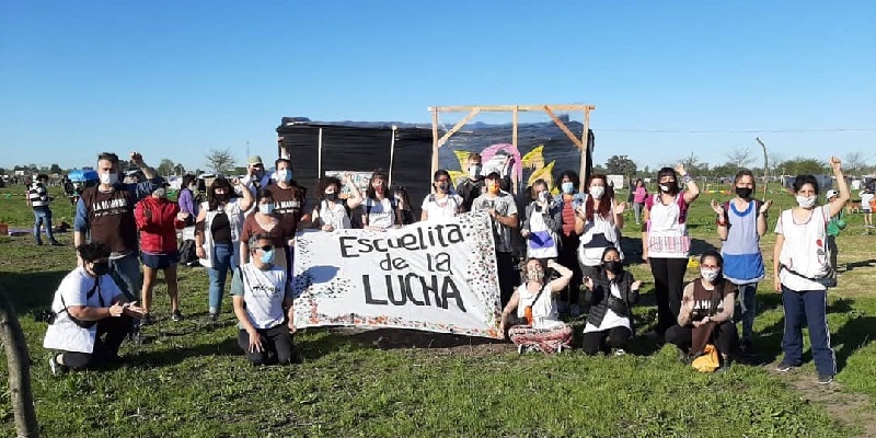 Escuelita en Guernica: "Nuestros delantales van a seguir con ustedes"