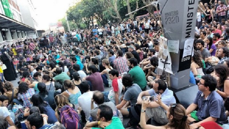 Ciencia en emergencia: trabajadores del Conicet votan paro y contra el desalojo en Guernica