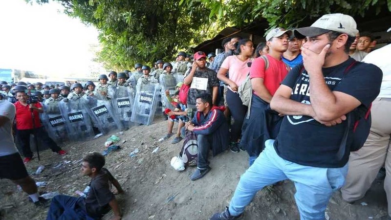 El Servicio de Control de Inmigración de EE. UU. retiene a miles de migrantes en pandemia