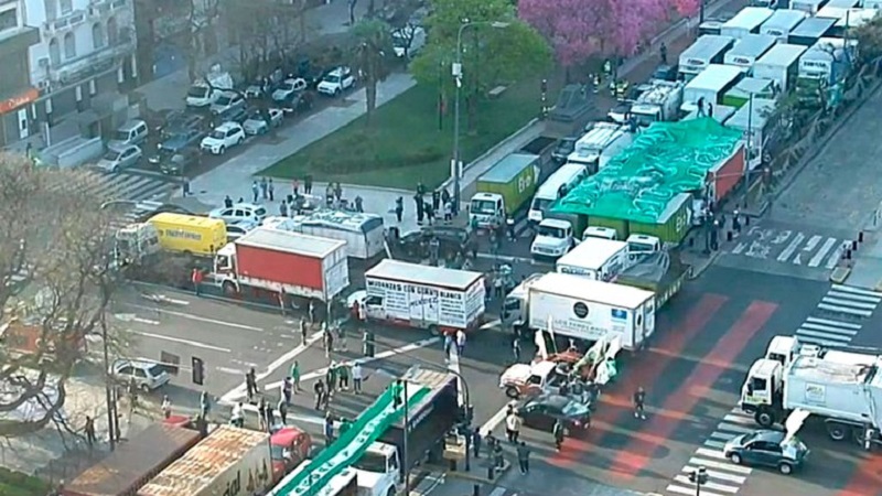 Moyano desde temprano: caravana al Obelisco por el Día de la Lealtad