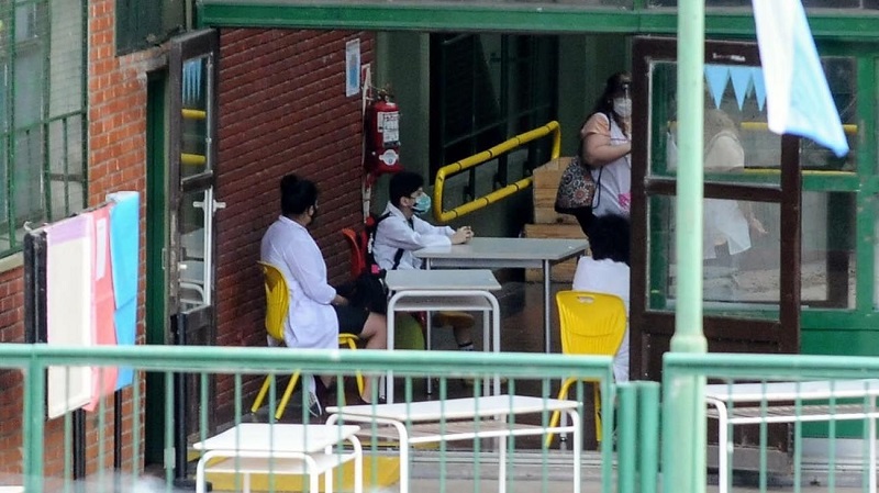 Familias y docentes en asambleas rechazan abrir las escuelas al contagio en la Ciudad