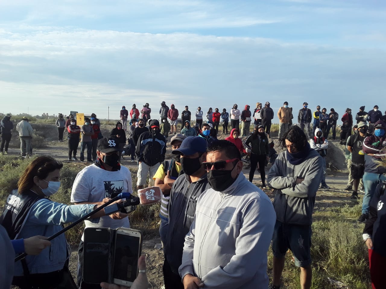 Orden de desalojo en Viedma: contundente rechazo de las familias sin techo 