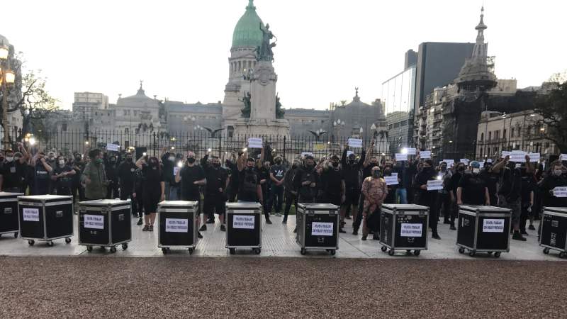 Trabajadores del espectáculo realizaron una acción artística por el retorno laboral con público y protocolos