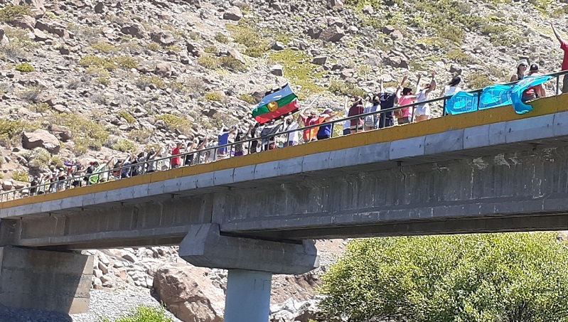 Gran abrazo de lucha en defensa del Río Nahueve