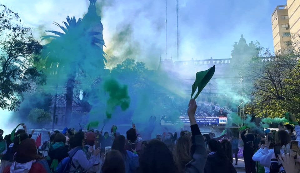 #AbortoLegal2020: pañuelazo, movilización y vigilia en Bahía Blanca 