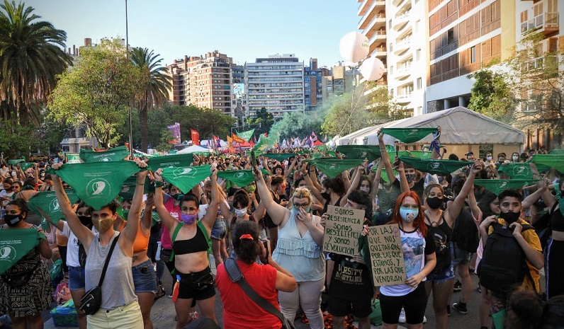 [Ahora] Comienza la vigilia por el derecho al aborto en Córdoba